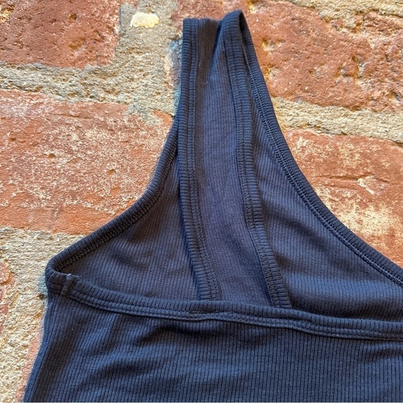 Navy blue CAbi Busy Tank size small summer fun - Picture 11 of 16